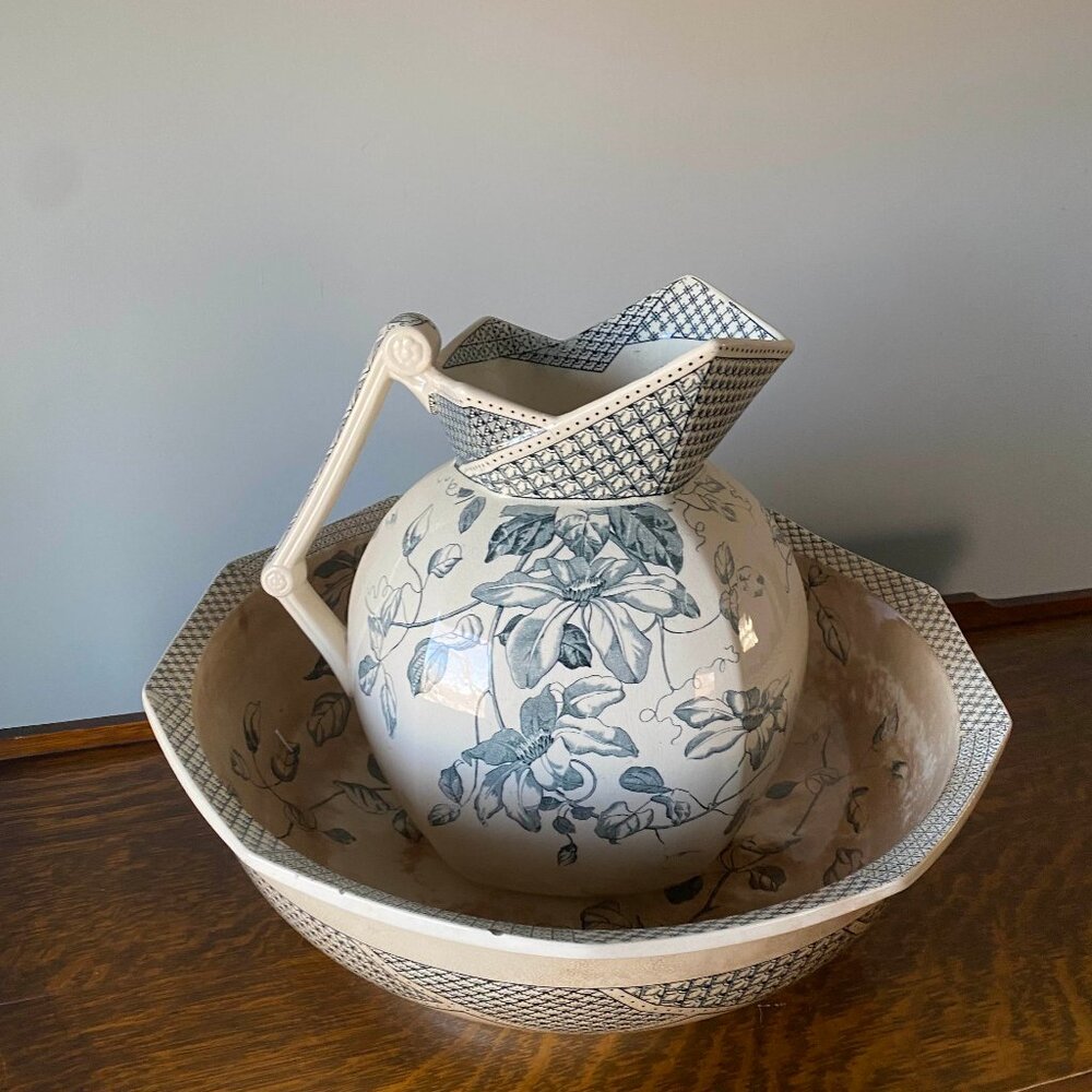 Beautiful Antique Wash Bowl & Pitcher Set